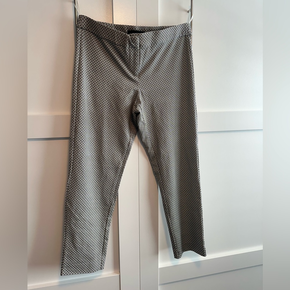 Amanda and Chelsea cropped black/white print pants.